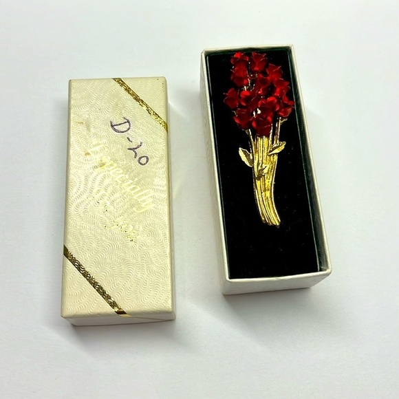 Rose Bouquet Vintage signed DM97 Red Rose Gold Tone Bouquet Brooch 1 Dozen Roses - Picture 8 of 10